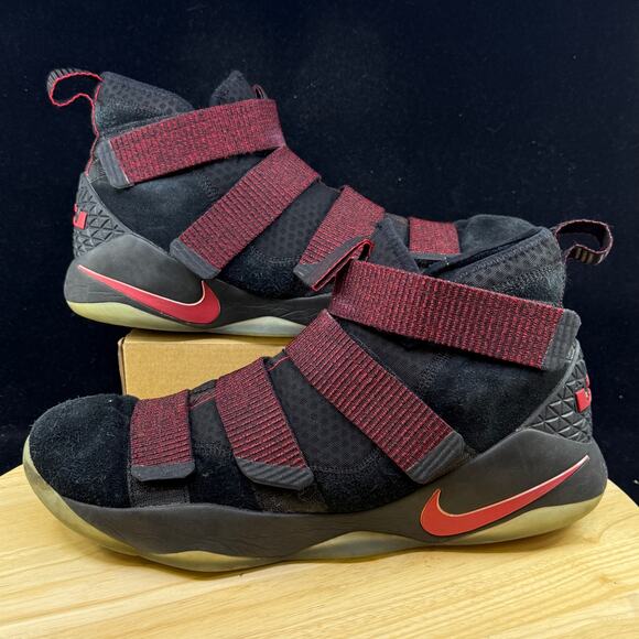 Nike Lebron Soldier XI Basketball Shoes Bred Black Red 897644-008 Mens Size 12 - Picture 1 of 10